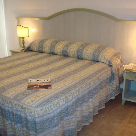 Rona Hotel 3*