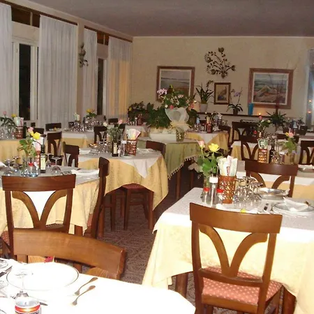 Rona Hotel